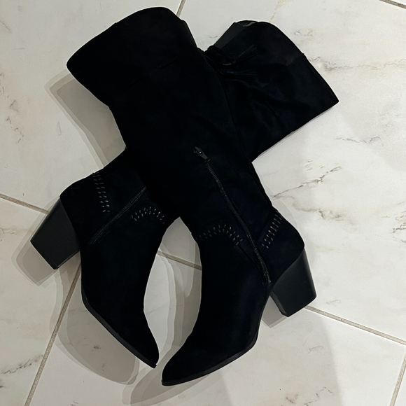 Women's Boots - Picture 3 of 3